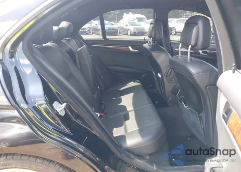 2013 Mercedes-Benz C 300 из США, поврежденный, VIN WDDGF8AB9DR275448